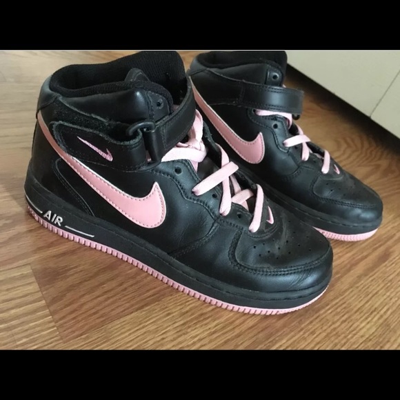 Women's vintage Air Force 1 Mid black and pink Women's vintage Air Force 1 Mid black and pink